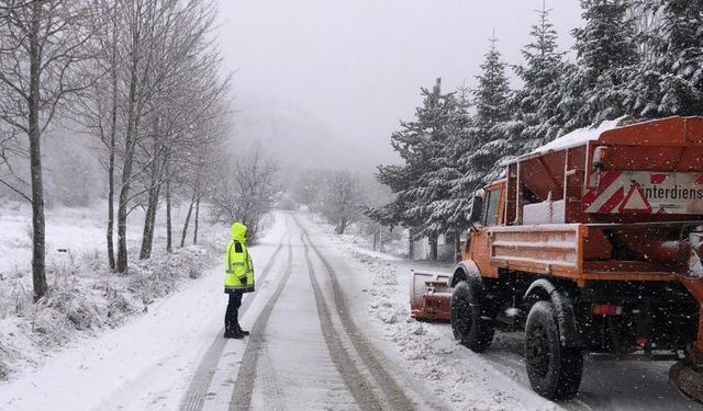 Dëbora “zbardh” Shqipërinë, ja si është gjendja e rrugëve nga jugu në veri