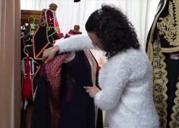 Fustanella 500-fletëshe e Jugut/ Veshjet popullore risillen në jetë në Gjirokastër