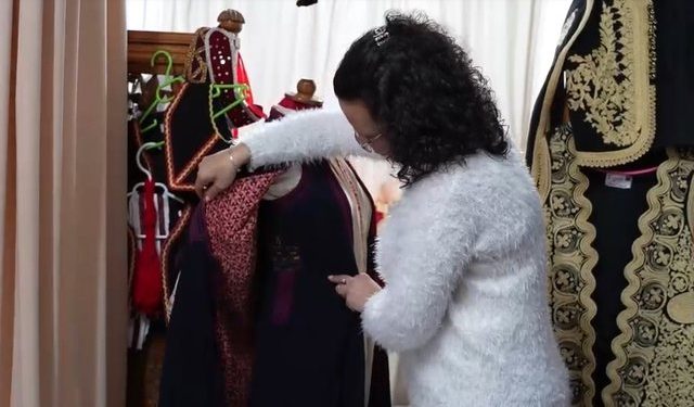 Fustanella 500-fletëshe e Jugut/ Veshjet popullore risillen në jetë në Gjirokastër