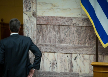 Probleme me shëndetin, Mitsotakis largohet me urgjencë nga foltorja e parlamentit