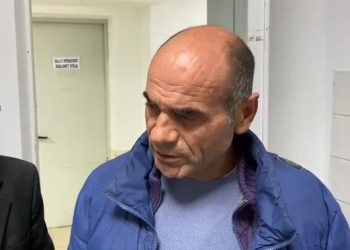 Djalin ia plagosën me thikë në oborrin e shkollës, flet babai: Nuk do ta çoj më në shkollë, dua drejtësi