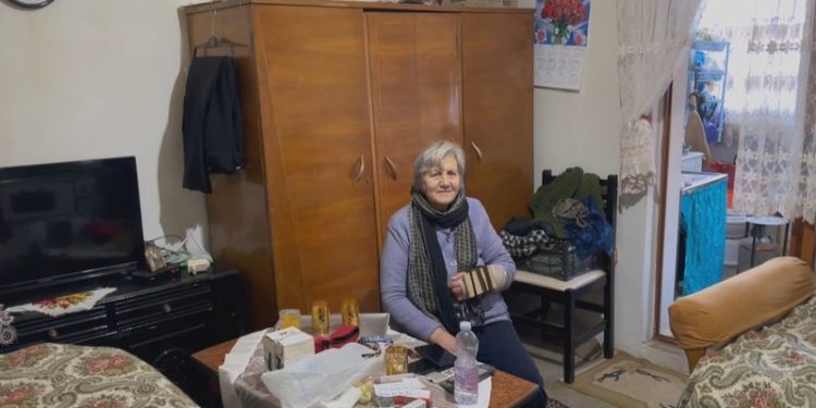 Vetmia, brenga e moshës së tretë në shoqërinë tonë. Historia e nënë Ismetes (VIDEO)