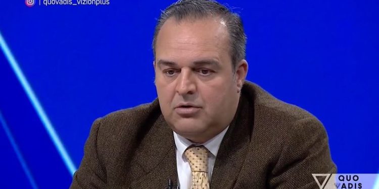 Mjeku Edvin Prifti thyen heshtjen: Jam i zhgënjyer nga Shqipëria. Gjeta njerëz që shisnin shtëpitë për t’u operuar në Turqi