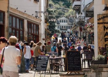 Turizmi ndihmon konsumin, rritje me 6,4% në 3-mujorin e tretë