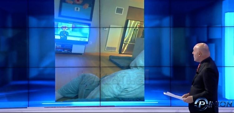 Parashqevi Simaku në shtëpinë e biznesmenit gay nga Tepelena, po shohin të dy bashkë Fevziun (VIDEO)