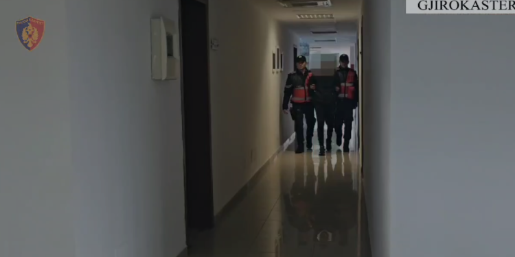 Goditet grupi që shpërndante drogë, 5 të arrestuar në Gjirokastër (VIDEO)