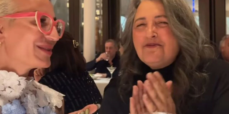 Biznesmeni gay nga Tepelena shtron darkë për Parashqevi Simakun: Po m’rreh zemra si valë deti