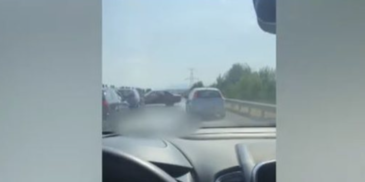 VIDEO/ “Çmendet” shoferi, automjeti hyn kundravajtje në Levan-Vlorë dhe …