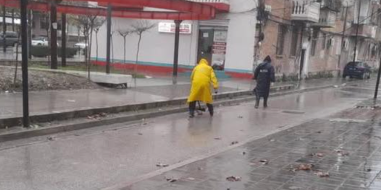 Reshjet e dendura të shiut në Vlorë/ Bashkia, apel qytetarëve