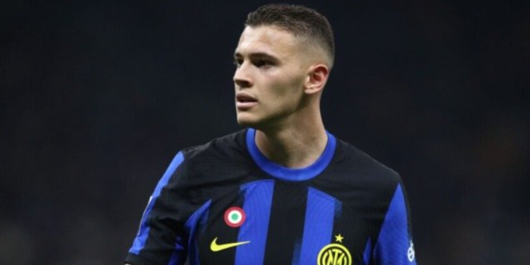 E bujshme nga Italia, Interi ofron Asllanin te rivalët