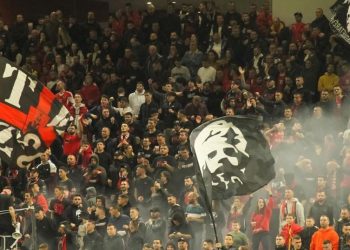 Kënga “Mora Fjalë” e ndaluar të këndohet në stadiume? Reagimi i “Tifozëve Kuq e Zi”: Askush nuk na imponon dot asgjë!
