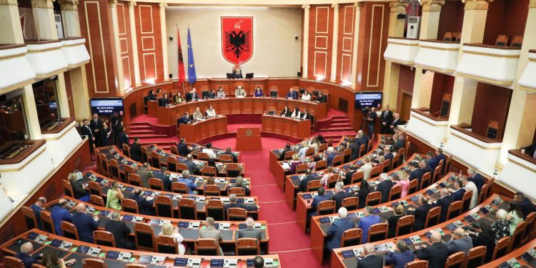 Kuvendi i rikthehet punës, seanca plenare mbahet të hënën