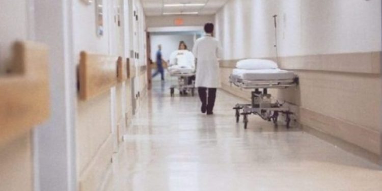 Gripi “mbërthen” Shqipërinë, kreu i Urgjencës tregon kur duhet të shkoni në spital