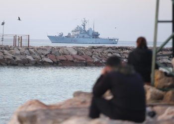 Mbërrin në Shqipëri anija italiane me 49 emigrantë të paligjshëm nga Afrika