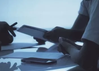 Testamenti për vilën mollë sherri mes dy motrave, si iu mor firma pronarit në shtrat