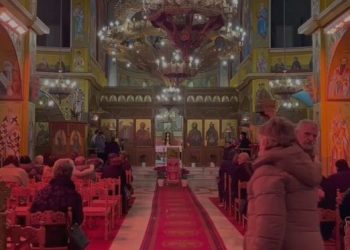 Ceremoni paraklis/ Në Korçë luten për shëndetin e Janullatos (VIDEO)