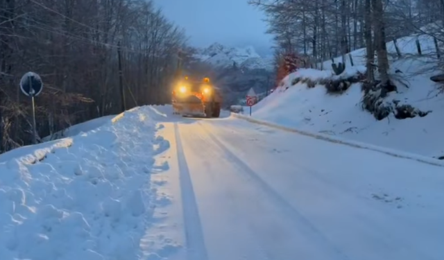 Bora deri në 50 cm / Bllokohen besimtarët te Kisha e Laçit!