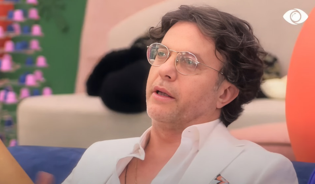 Laert Vasili “lë nam” në Big Brother, ul mbathjet para kamerës (VIDEO +18)