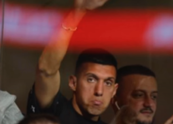 Tifozët e Granadas kënduan kundër klubit për të mbështetur Myrto Uzunin (VIDEO)