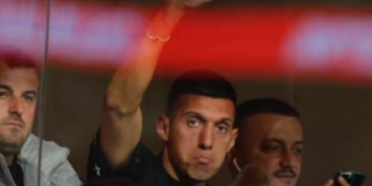 Tifozët e Granadas kënduan kundër klubit për të mbështetur Myrto Uzunin (VIDEO)