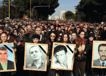 Motra e Ziver Veizit: Berisha e pranoi vetë krimin shtetëror të 21 Janarit, çfarë pret më SPAK?