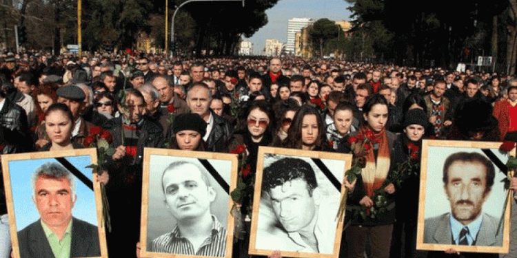 Motra e Ziver Veizit: Berisha e pranoi vetë krimin shtetëror të 21 Janarit, çfarë pret më SPAK?