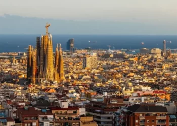 Spanja i “shpall luftë” të huajve