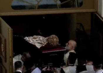 Kryepeshkopi përcillet në banesën e fundit, trupi i tij do të prehet në Kriptën e Katedrales