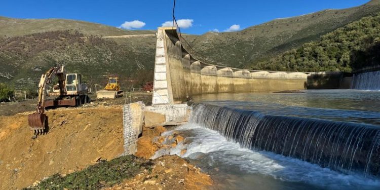 Çahet diga e hidrocentralit në Bunec të Lukovës, rrezik për përmbytje