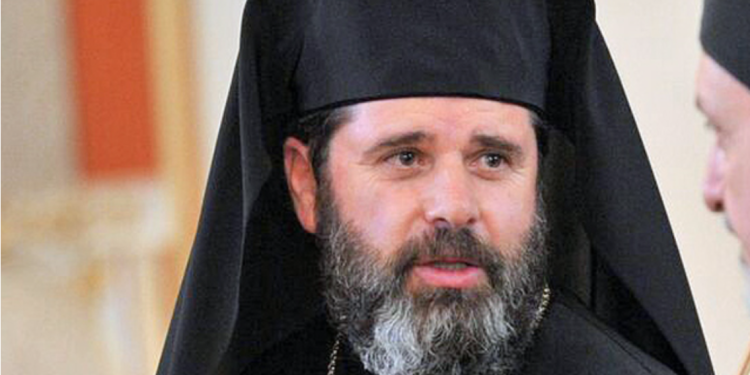 Pasuesi i mundshëm i Janullatos në krye të kishës shqiptare, kush është At Joan Pelushi