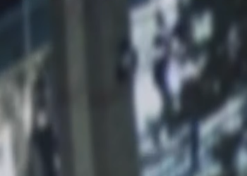 Si ndodhi sherri i dhunshëm në Sarandë me përfshirjen e 4 policëve, dalin pamjet (VIDEO)