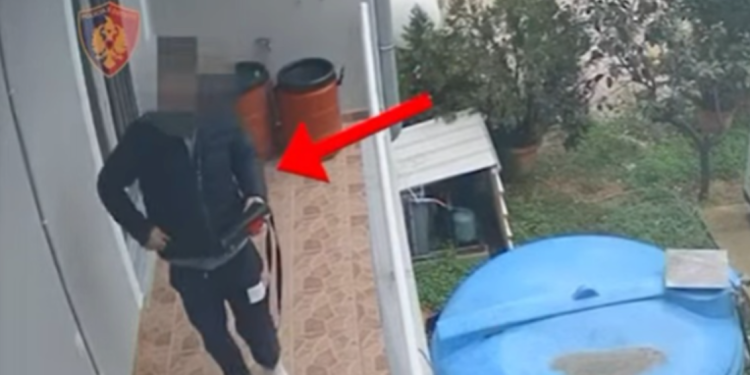 Shihni si vidhet çanta me 6 mijë euro brenda një hoteli në Ksamil (VIDEO)