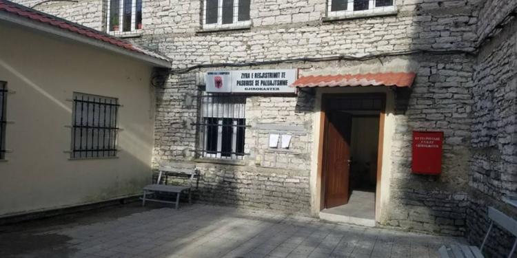 Lëvizje në Gjirokastër, ndryshon drejtori i Kadastrës