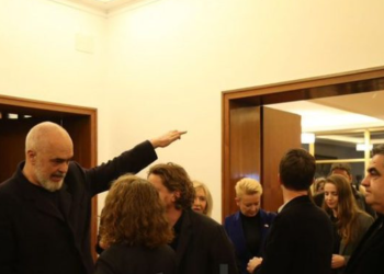 Rama: Shtëpinë e pritjes në Gjirokastër do ta bëjmë shtëpi për shkrimtarët