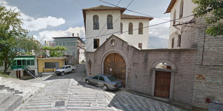 Vdekja e të riut te Mitropolia Gjirokastër, policia: Dyshohet nga mbidoza e ilaçeve