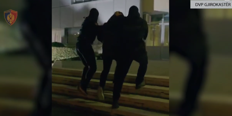 Dy policë të Kakavijës të ndaluar në operacionin kundër grupit të drogës në Gjirokastër (VIDEO)