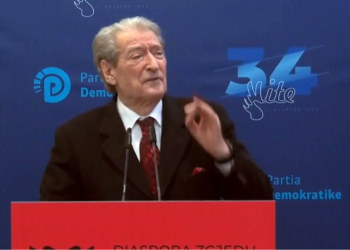 Berisha: Rama ia zhduku drejtoritë Gjirokastrës, universitetin po e shuan