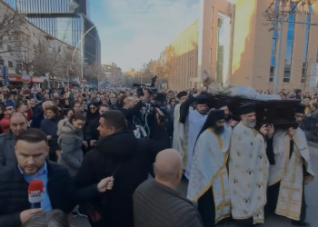 Kryepeshkopi Anastas mbërrin në Tiranë, nisin meshat në katedralen “Ringjallja e Krishtit” (VIDEO)