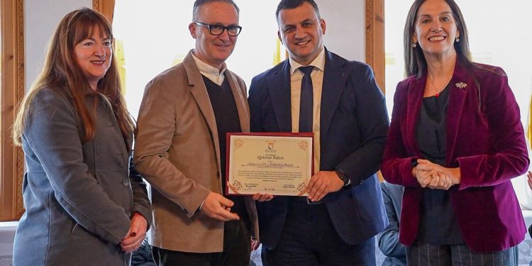 Gjirokastra i jep titullin “Qytetar Nderi” ambasadorit të Italisë, Fabrizio Bucci