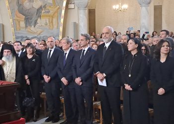 Ra ky mort dhe u pamë, Berisha pranë Ramës dhe Mitsotakis (FOTO)