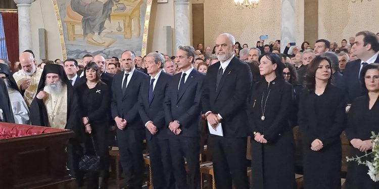 Ra ky mort dhe u pamë, Berisha pranë Ramës dhe Mitsotakis (FOTO)