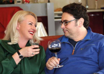 Pagoi gruan me 11 milionë lekë dhe dyshohet se abuzoi me fondet, shkarkohet drejtori i Teatrit Kombëtar