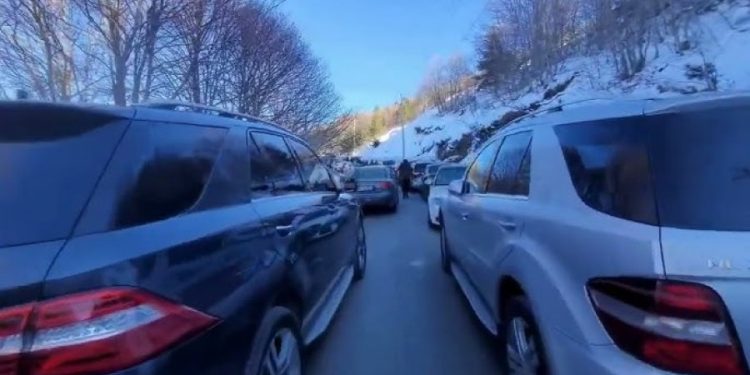 Bllokohet rruga e Dardhës