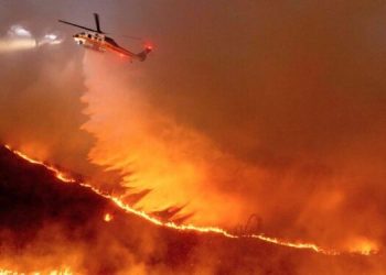 Teoritë/ Çfarë i shkaktoi zjarret masive në Los Angeles