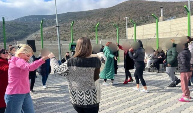 Gratë festojnë Shën Valentinin në burgun e Pogradecit