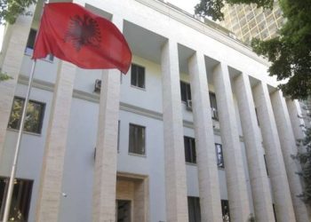 Lidhje sekrete, tradhti dhe përndjekje, “telenovela” shqiptare përfundon në gjykatë