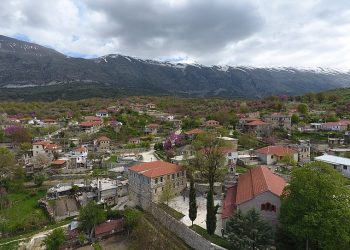 Dha ndihmë për kalim të paligjshëm kufiri, ndalohet një burrë në Dropull