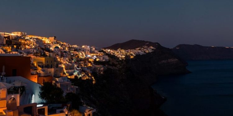 Breshëri tërmetesh në Santorini, lëkundjet ndihen edhe në Athinë