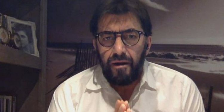 Analisti: Rama ngriti 10 mijë flamuj në mes të Athinës, Berisha uli brekët!