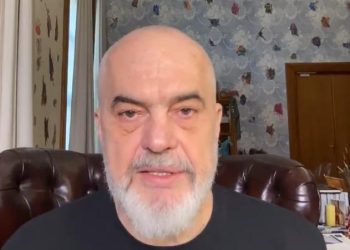 “Ke ndërmend ta lësh pushtetin, se ia kalove dhe Enverit?” – Rama: Nuk iki, se kam ende punë për të bërë. S’mund t’i lë në mes